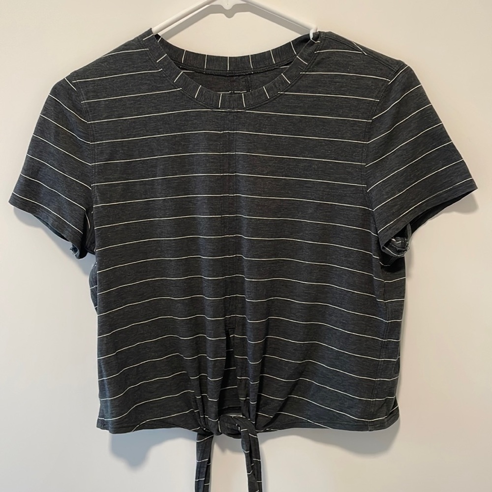Lululemon Wrap/tie front Stripped Cropped Short sleeve shirt - Picture 1 of 3